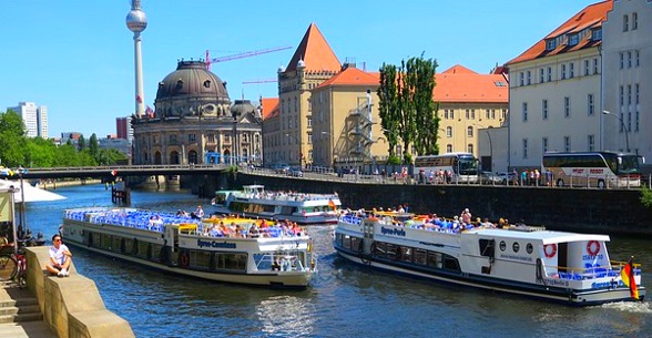 city tour berlin schiff