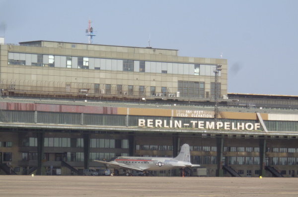 berlin tempelhof flughafen tour