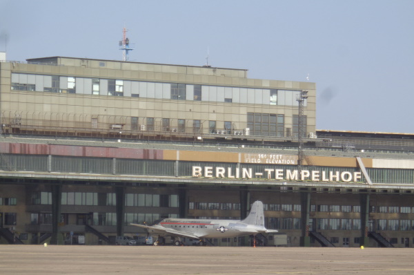 flughafen tempelhof tour english